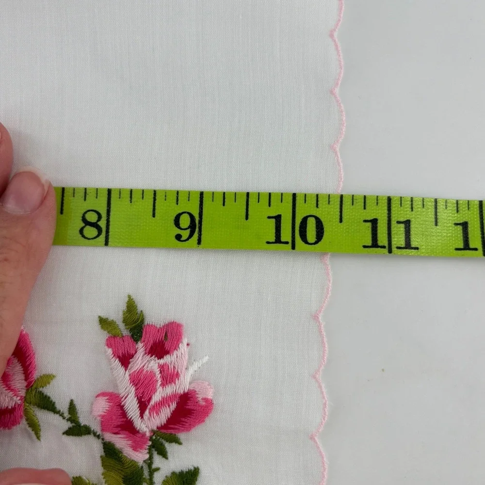 Embroidered Handkerchief‎ White Pink Roses Scalloped Edge Vintage Linen Blend